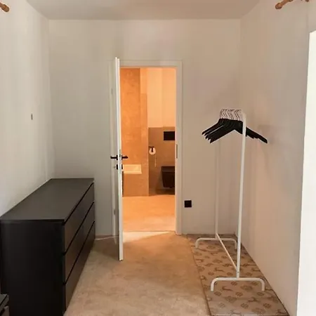 Lou Garden Apartman *