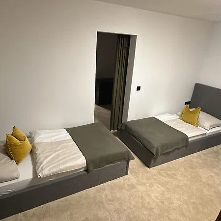 Lou Garden Apartman *
